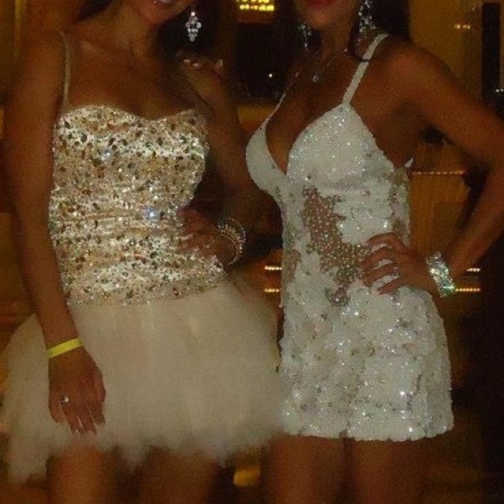 Beutiful dress - Picture 3 of 3